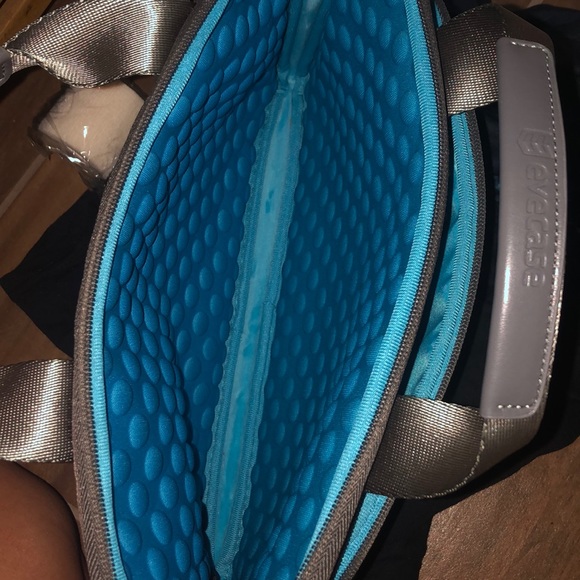 Laptop Case - Picture 3 of 3